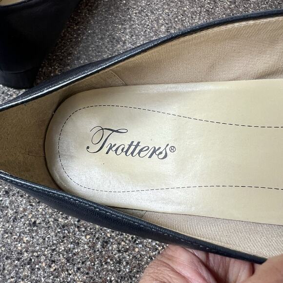 Trotters Womens Sz 11 M Comfort Casual Classic Black Leather Slip On Dress Heels - Picture 12 of 12